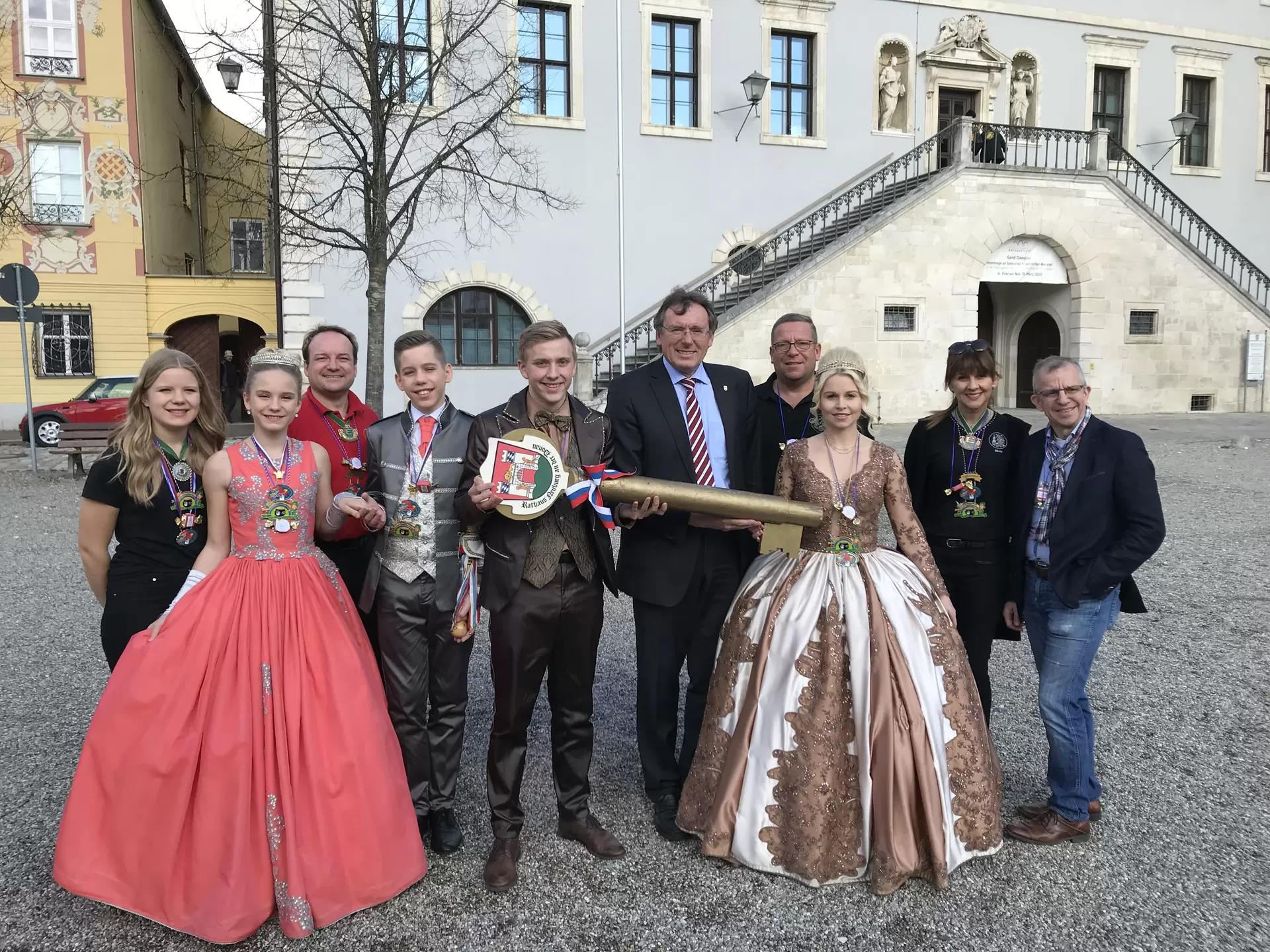 Rathausschlüssel gegen Fisch und Käse - Stadt Neuburg an der Donau Rathausschlüssel gegen Fisch und Käse - Stadt Neuburg an der Donau