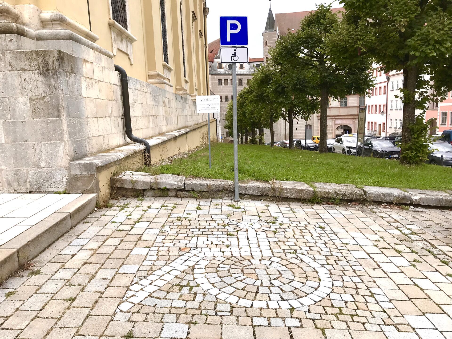 Behindertenparkplatz: Parkerleichterungen für Menschen mit Behinderung