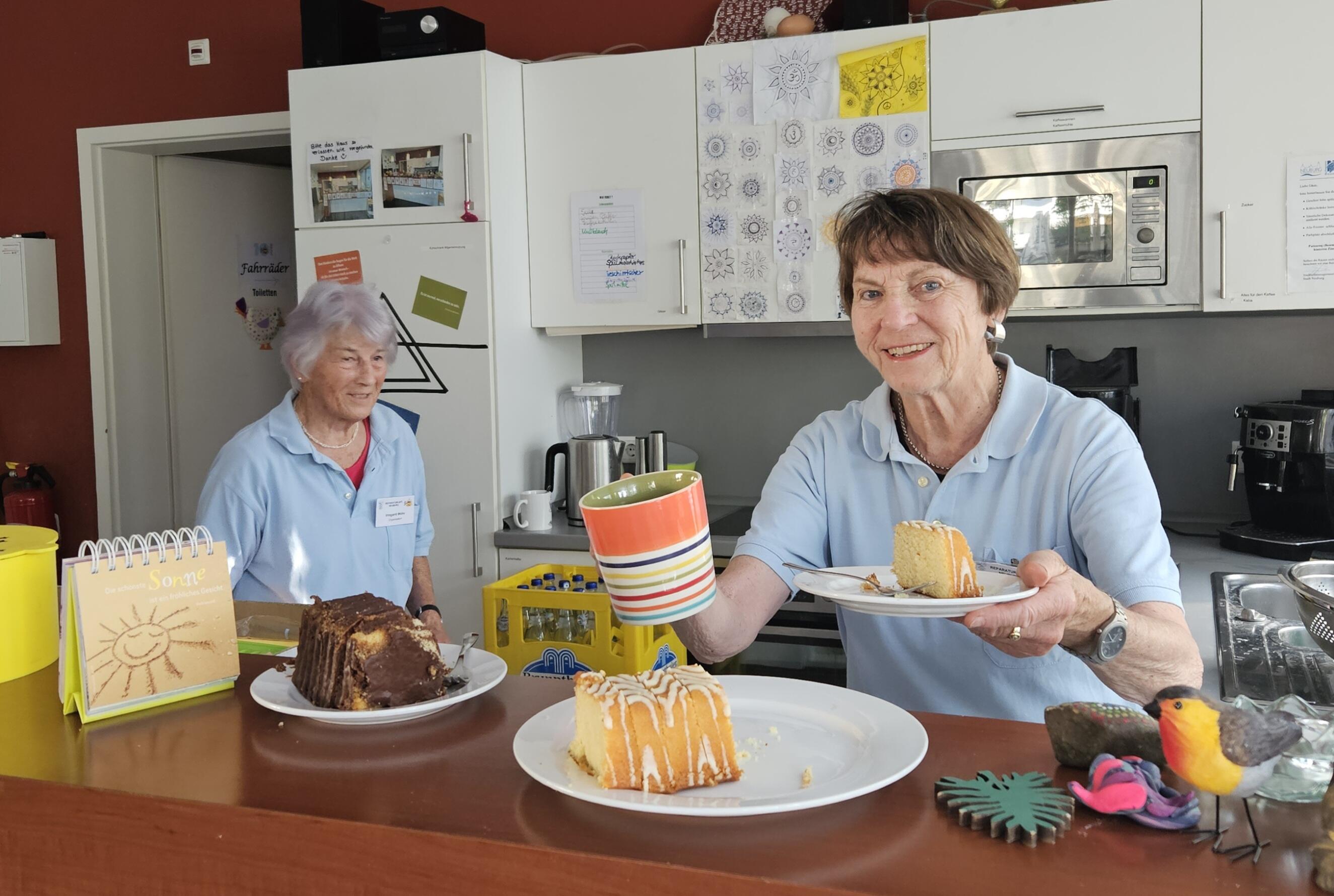 rep-cafe-mit-kuchen