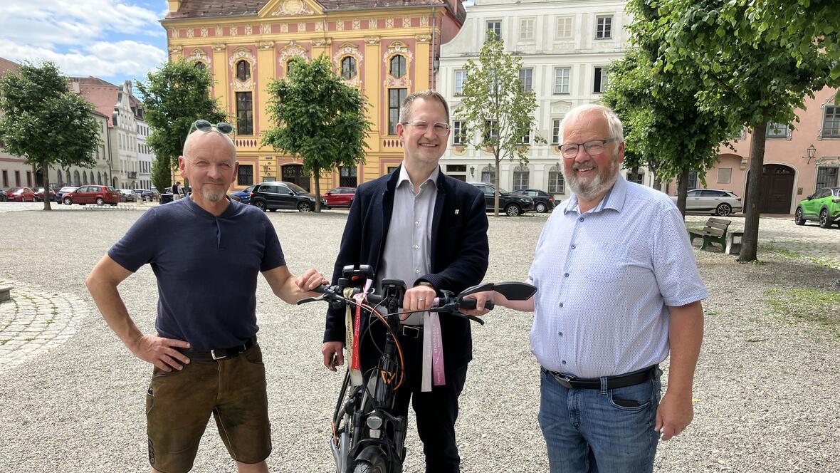 staffeluebergabe-fahrrad