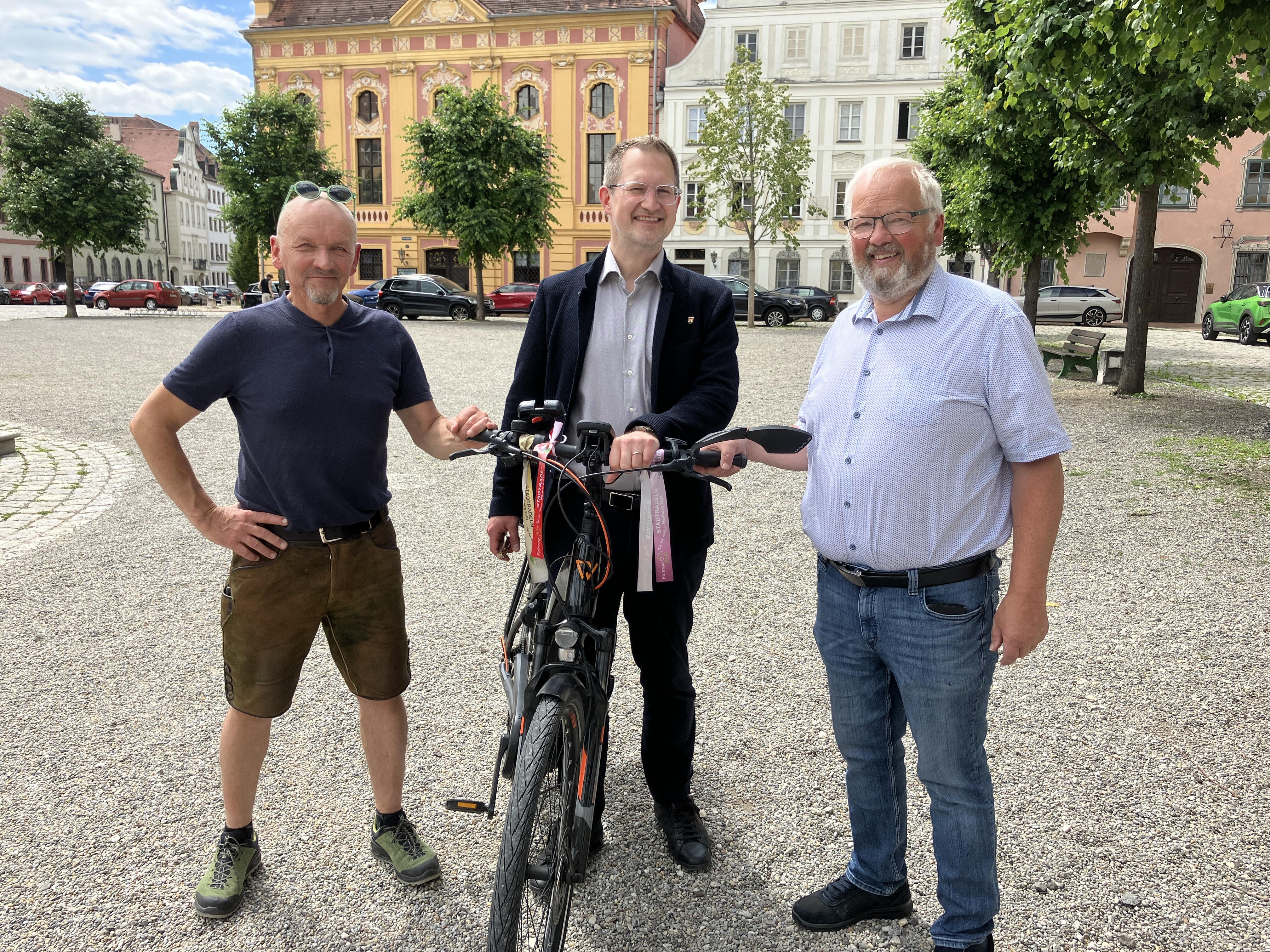staffeluebergabe-fahrrad