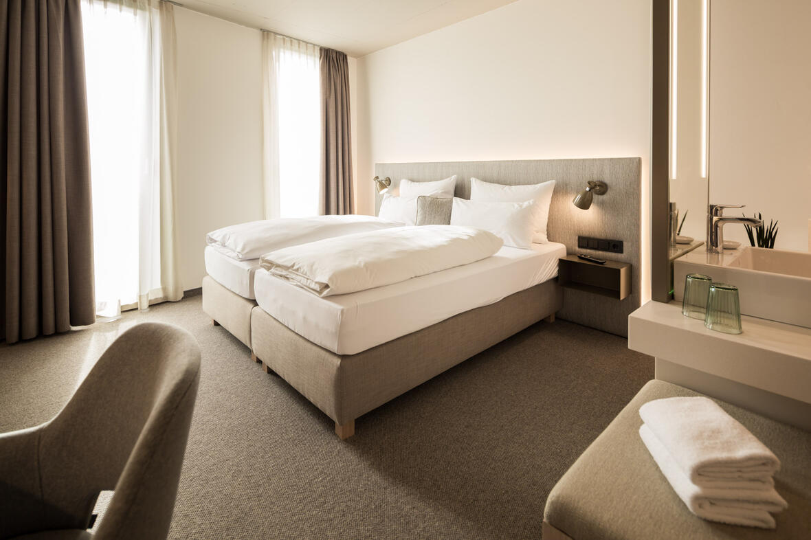 standard-zimmer-papierer-c-jerry-andre-photography