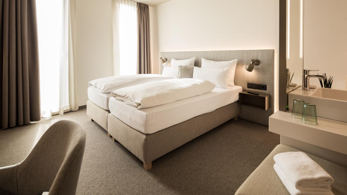 standard-zimmer-papierer-c-jerry-andre-photography